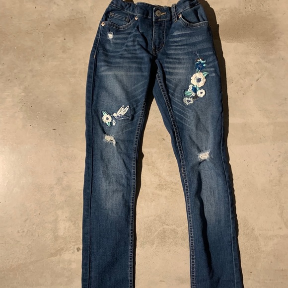 Levi’s with flower detailing - Picture 1 of 4